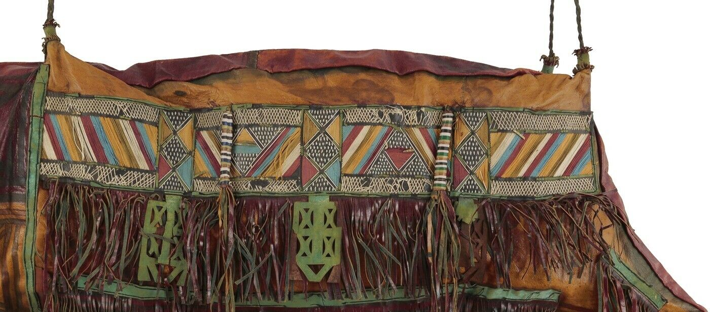 Camel Saddle Bag Old African Tuareg Leather Niger Mali Sahara Bedouin - zoomed-in detail