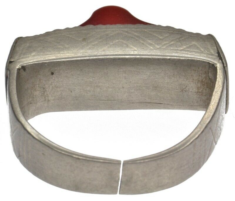 Old African Tuareg Ring Silver Ethnic Art Jewelry Niger Mali Sahara - zoomed-in detail
