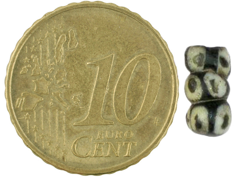 Rare Antique Islamic Eye Glass Bead From Fustat, Egypt - 12Th Century - zoomed-in detail