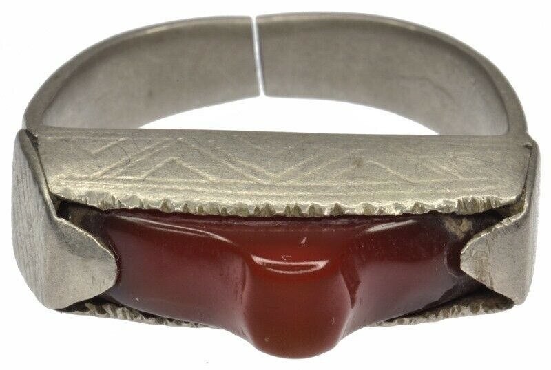 Old African Tuareg Ring Silver Ethnic Art Jewelry Niger Mali Sahara - close-up