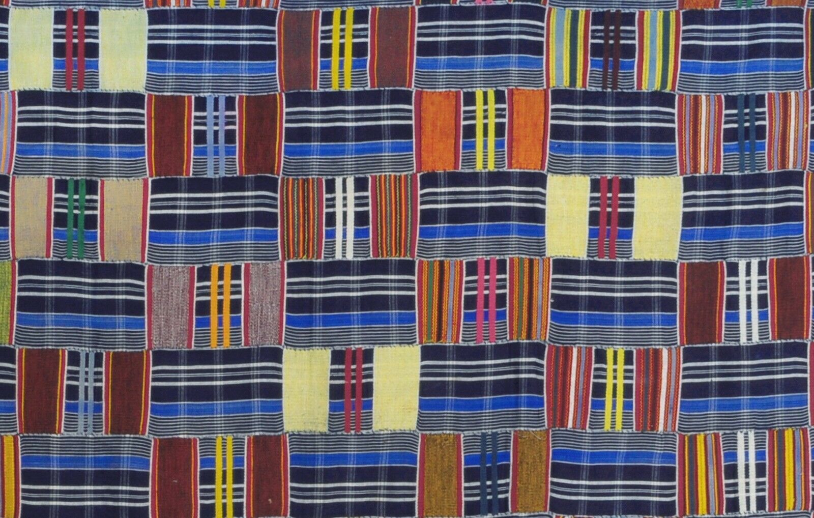 Handwoven Ewe Kente Vintage 1970s Cloth – 178 × 131 cm, Ghana